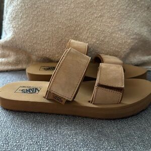 Vans size 5 Women’s Cayucus Slide